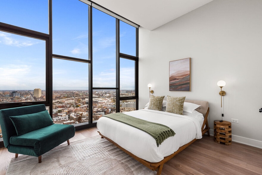 Building Photo - 730 N Milwaukee Ave