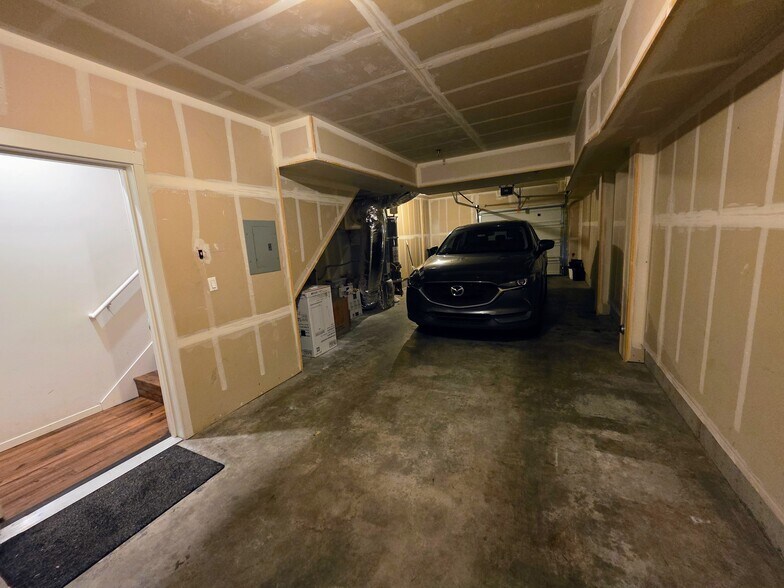 Large tandem car garage - 10903 124th Ave NE