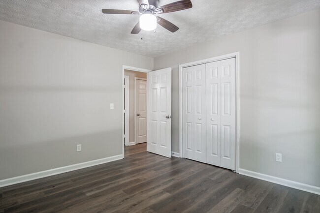 Building Photo - 3137 Glen Hollow Dr