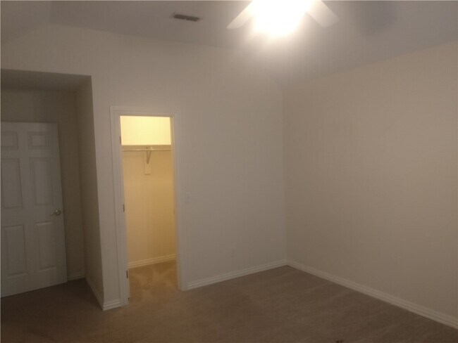 Building Photo - 2030 N Hailey Dr