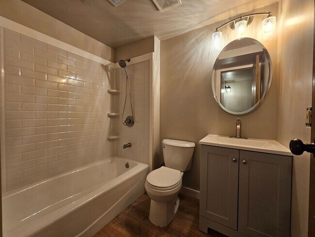 Building Photo - 4 Bed 3 Bath Home in 80911!