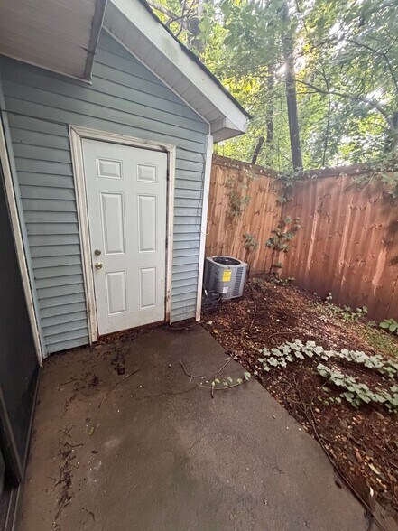 Building Photo - 1215 Oakplace Dr SW