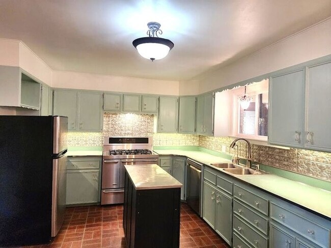 Building Photo - 2 Bed 1.5 Bath 1 Car Garage in the GRADY MUSGRAVE LAKESIDE Addition