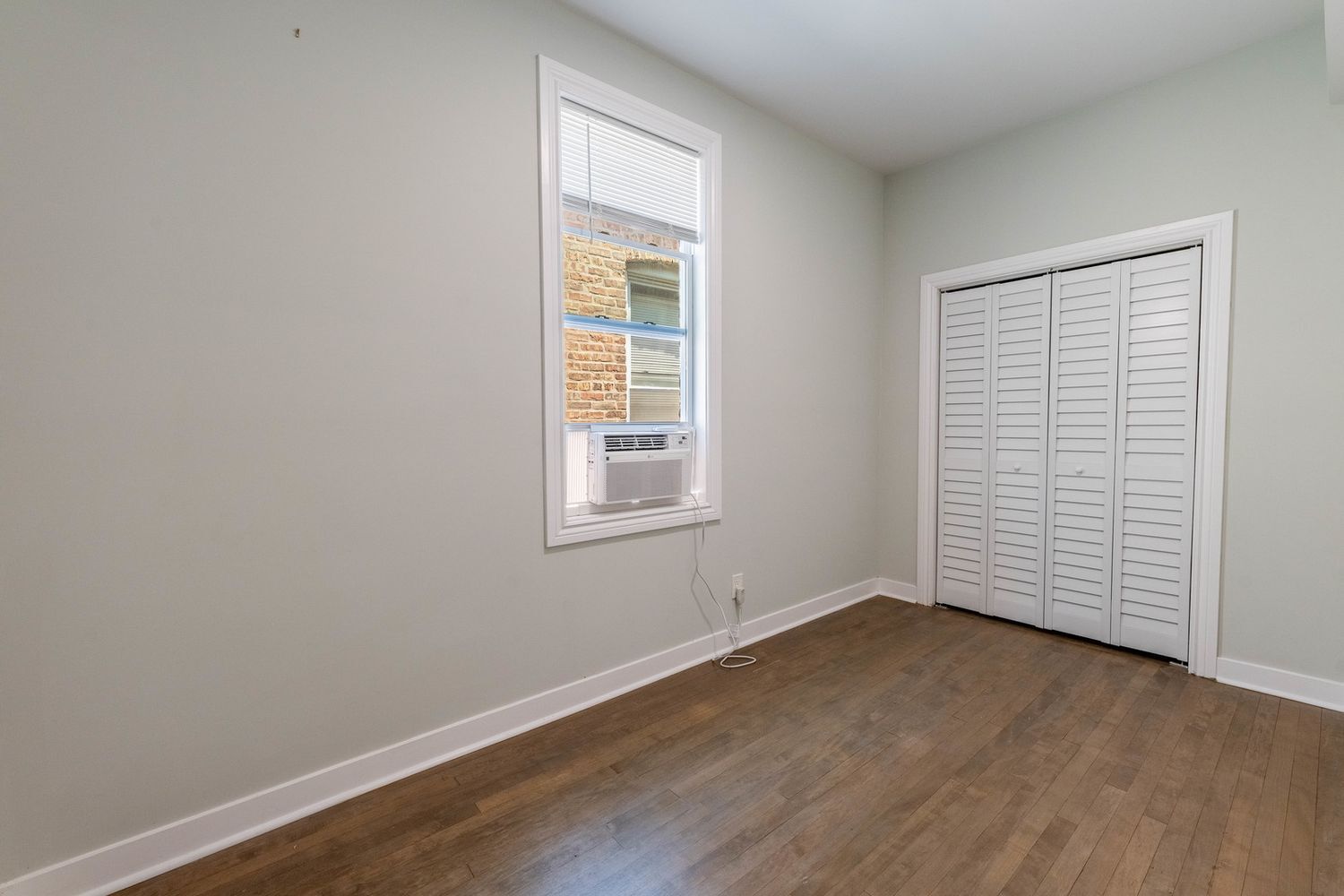 Building Photo - 2729 S Harding Ave