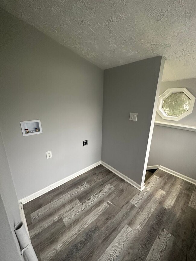 Building Photo - 3bd Single Garfield Section 8