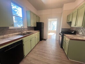 Building Photo - Single Family Home Located Near Medical Mi...