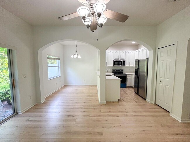 Building Photo - 10398 Park Commons Dr