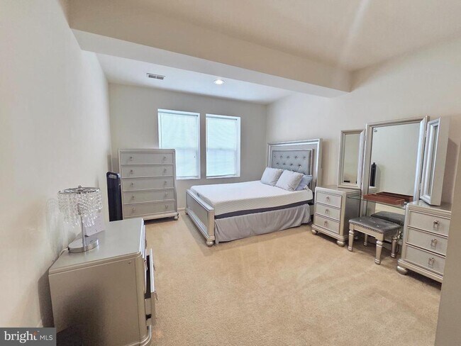 Building Photo - 2692 Cast Off Loop