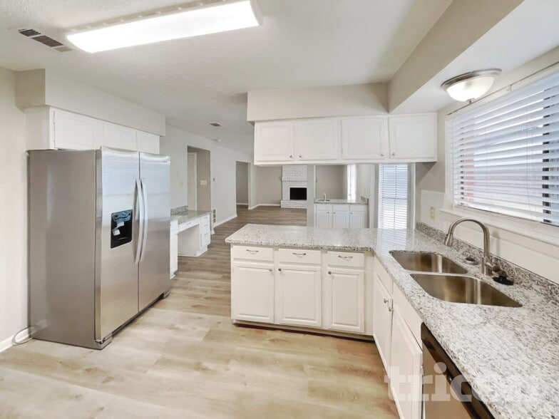 Building Photo - 8111 Silver Fir Dr
