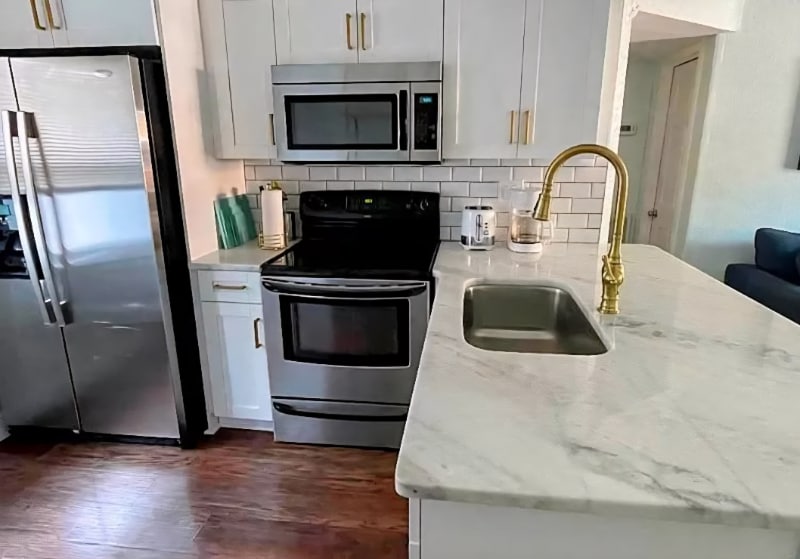 Building Photo - 2400 15th Ave N