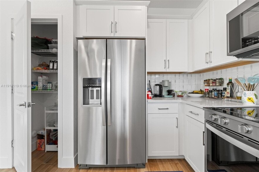 Building Photo - 210 SW 170th Ave