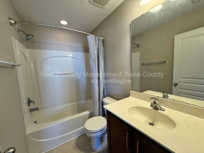 Building Photo - 826 Cupola Dr