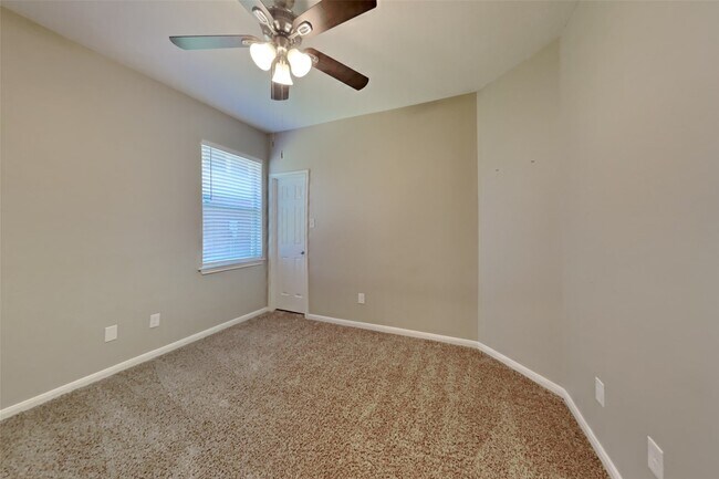 Building Photo - 15610 Forest Run Dr