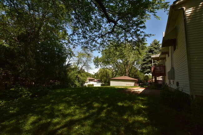 Building Photo - 7852 Sprucewood Ave