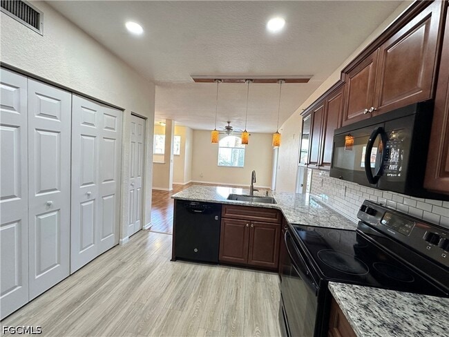Building Photo - 6361 Aragon Way