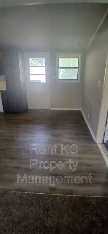 Building Photo - 412 N Cochise Dr