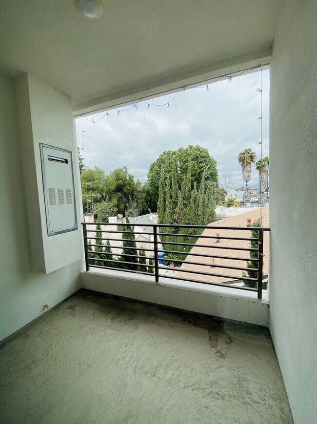 Building Photo - Vista Del Monte Apartments