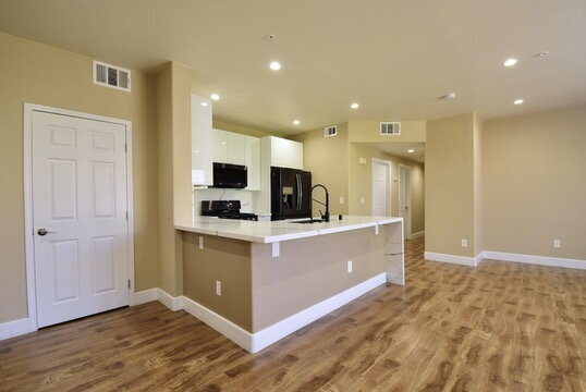 Building Photo - SPECIOUS 2 BED 2 BATH CONDO WITH ATTACHED CAR GRAGAE AT VISTANA