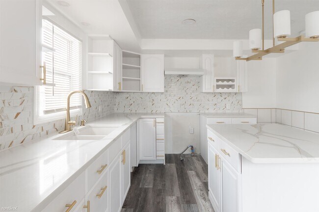 Building Photo - 3 br, 2 bath House - 513 Henry Street