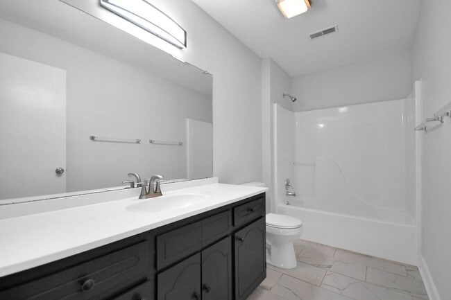 Building Photo - Pet Friendly Five Bedroom!