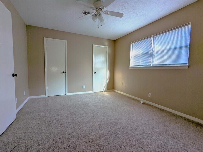 Building Photo - 22 Woody Creek Dr
