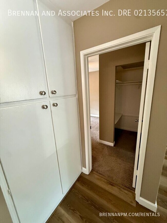 Building Photo - 1569 Parrot St