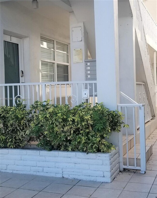 Building Photo - 7510 Carlyle Ave