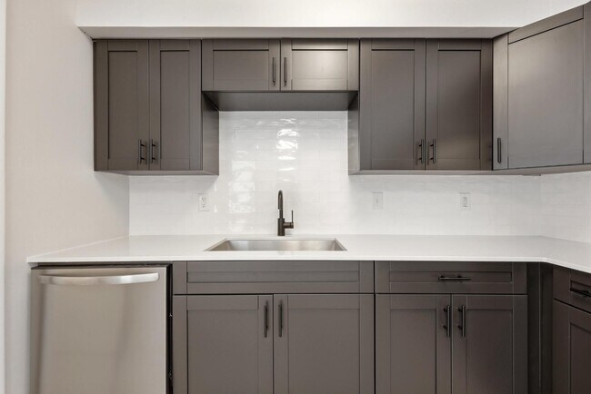 Building Photo - 1331 Cedar St