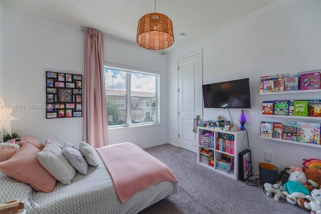 Building Photo - 4735 Eucalyptus Dr