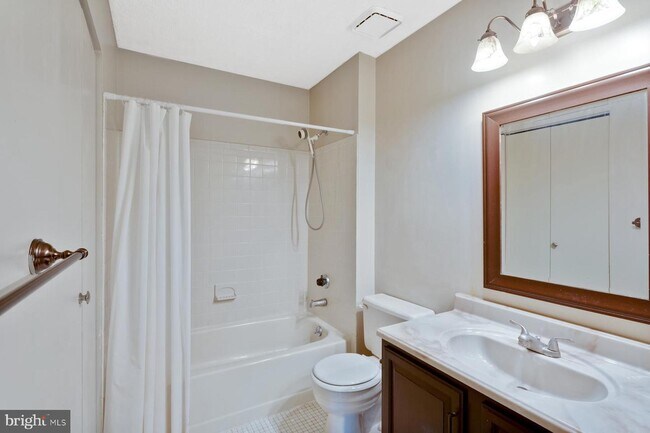 Building Photo - 2206 Aspen Dr