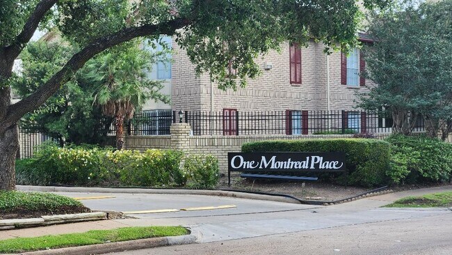 Primary Photo - 2120 El Paseo St