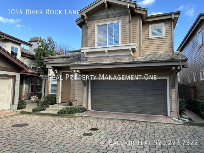 Building Photo - Gorgeous 3 Bed, 2 1/2 Bath Single-Family H...