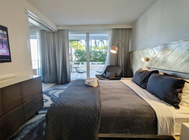 Building Photo - 3101 Bayshore Dr