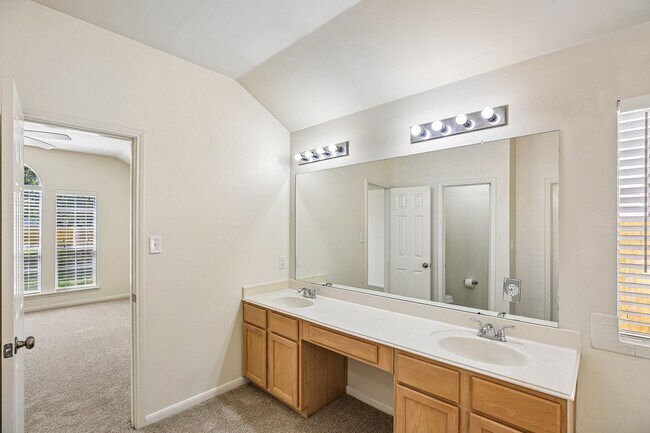 Building Photo - 16911 Bouldgreen