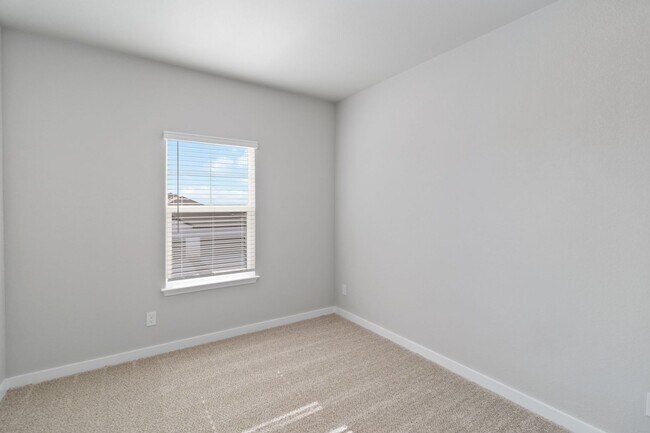 Building Photo - Beautifully 4 bedroom Townhome in Buda- Emma Park