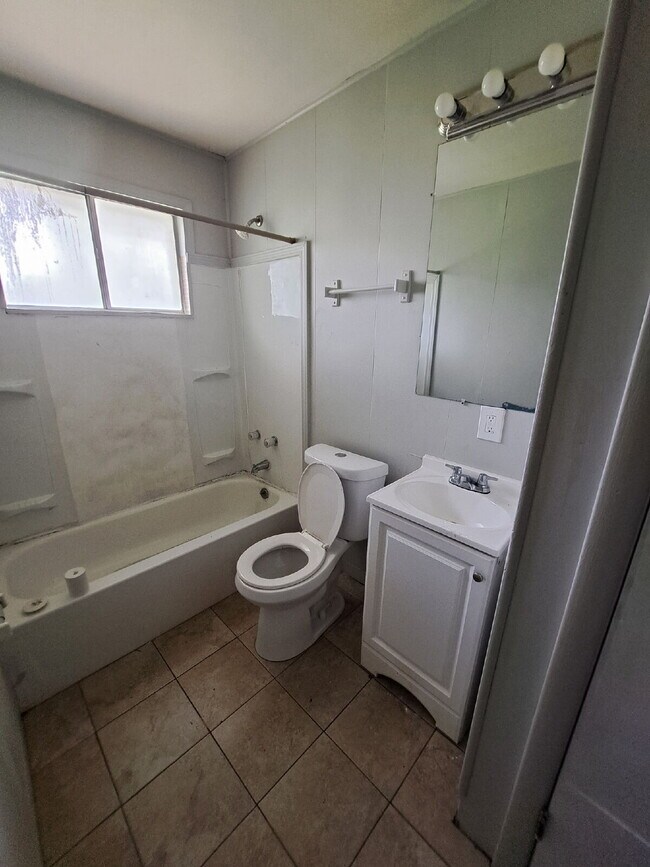 Building Photo - "3-Bedroom Oasis in Cahokia Heights – Cozy...