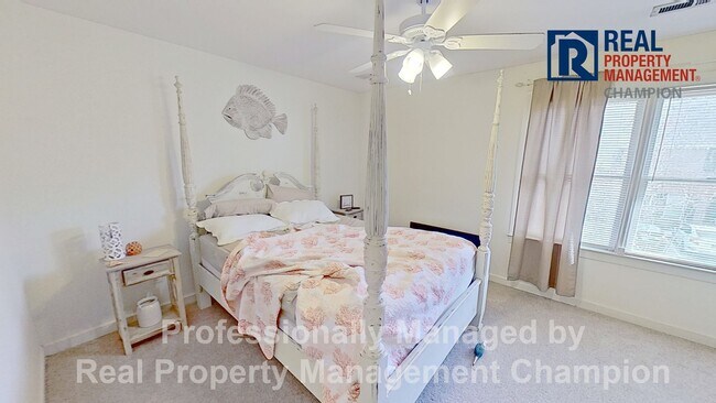 Building Photo - Adorable 2 BD Townhome with Private Patio