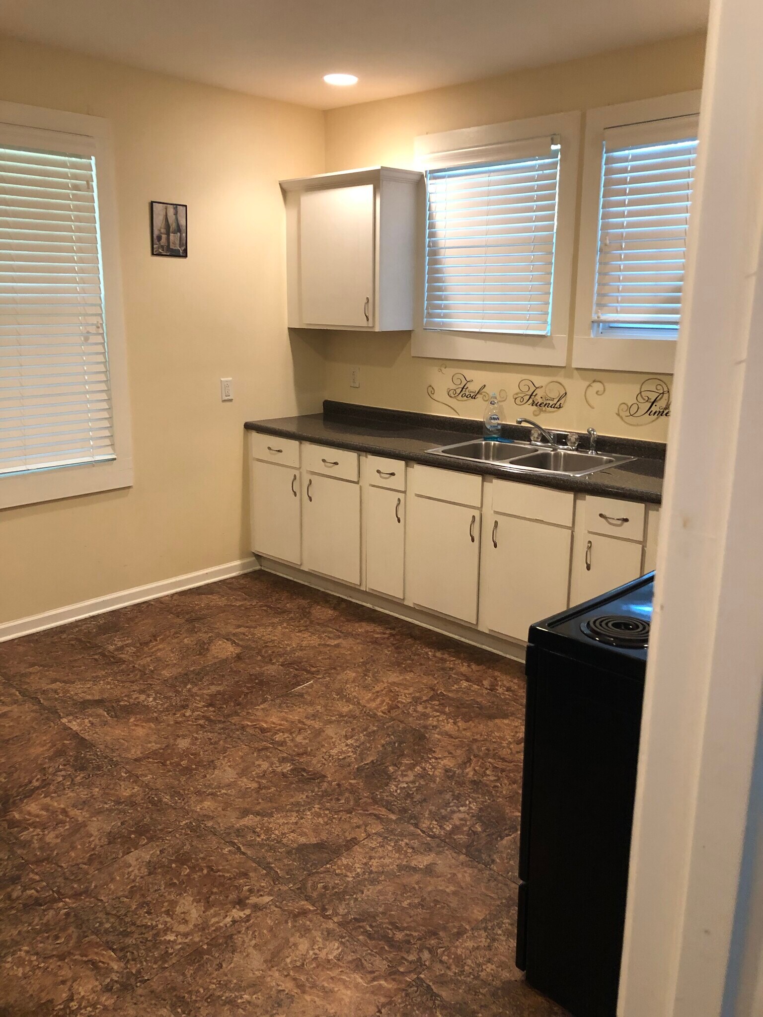 Building Photo - 564 Cotton St