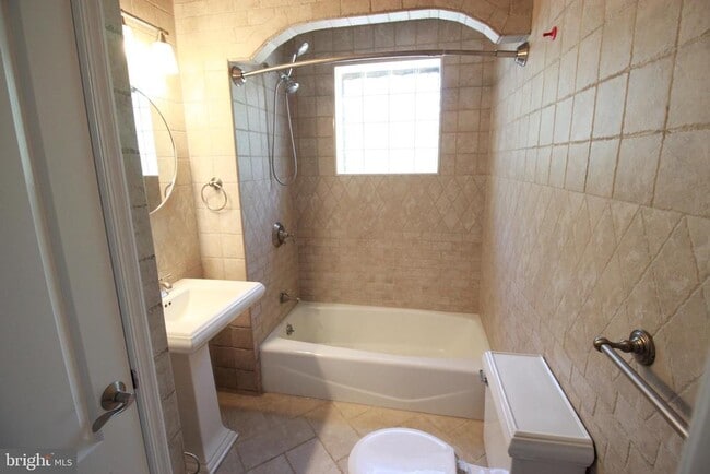 Building Photo - 23 Elbo Ln