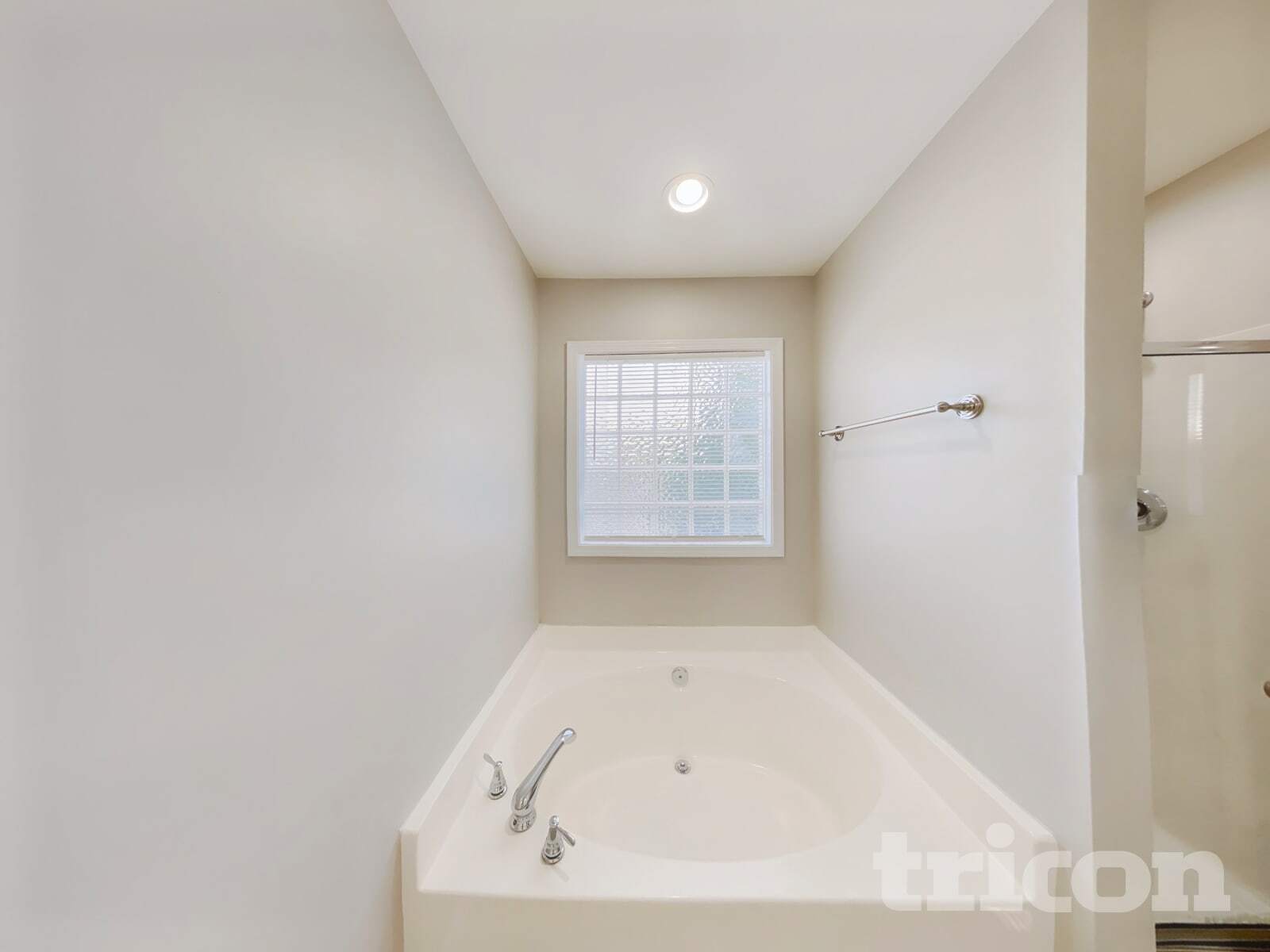 Building Photo - 4053 Laurel Glen Dr