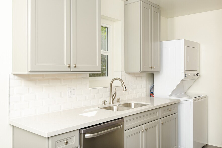 Building Photo - 1517 S Orange Grove Ave