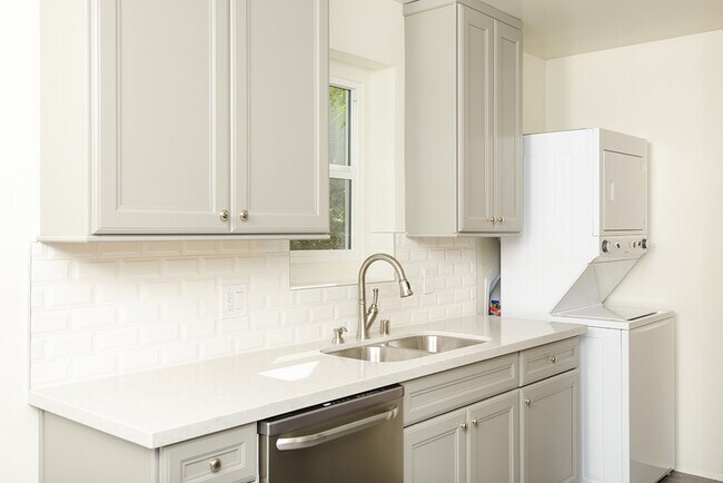 Building Photo - 1517 S Orange Grove Ave