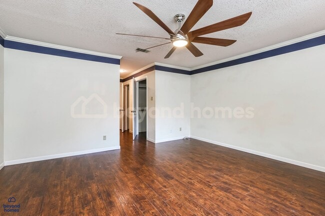 Building Photo - Updated 3BR Sherwood Home with Huge Fenced Yard