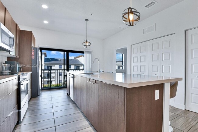 Building Photo - 7865 NW 104th Ave