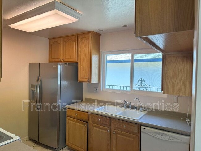 Building Photo - 2230 Montemar Ave