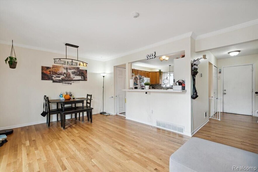 Building Photo - 44563 Savery Dr