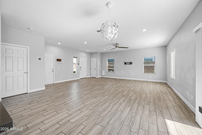 Building Photo - 1013 E Odeum Ln