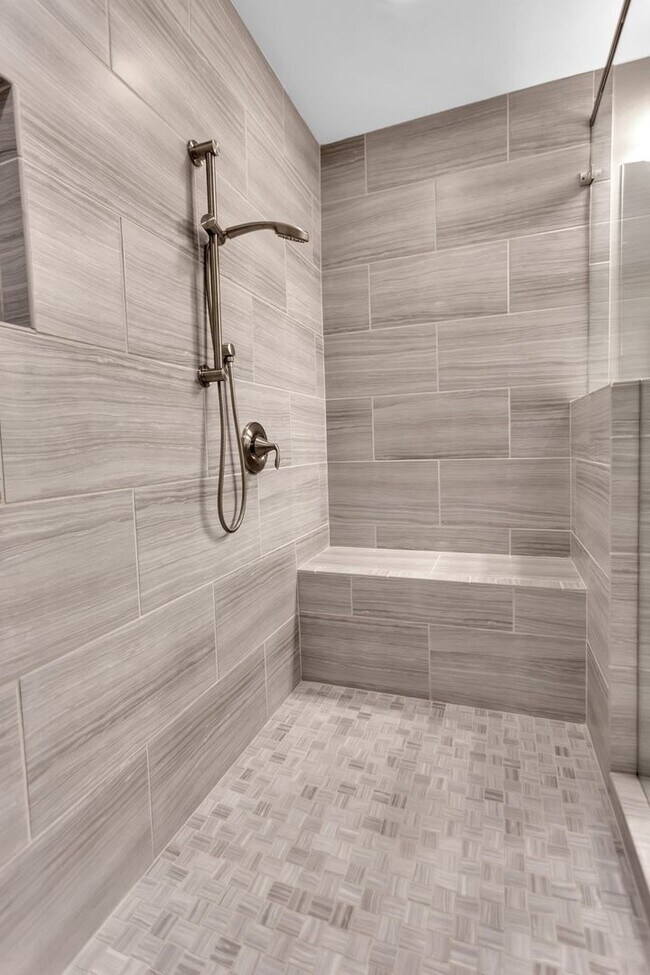 Building Photo - Stunning Executive Townhome in Gated Brook...