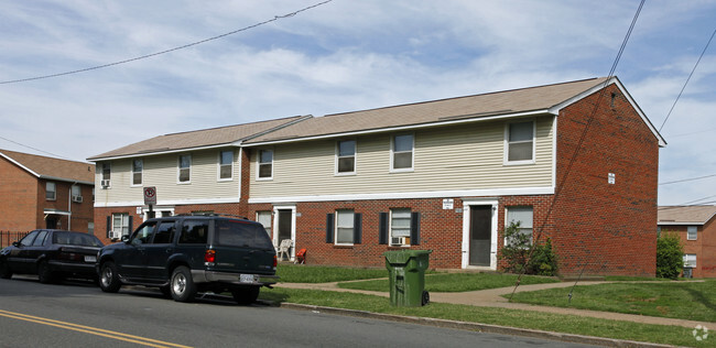 Building Photo - Gilpin Court