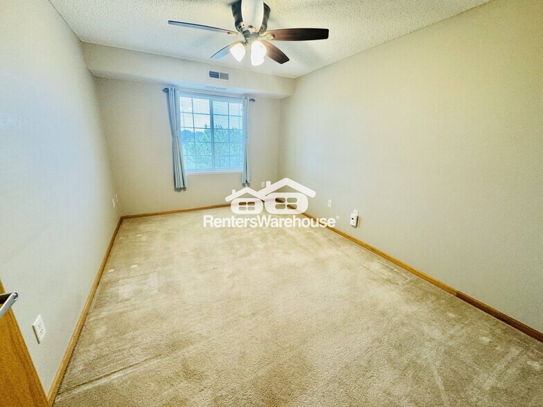 Building Photo - 1590 Parkwood Dr